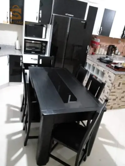 طاولة الطعام