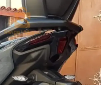 cache feux arrière bcd tmax 560
