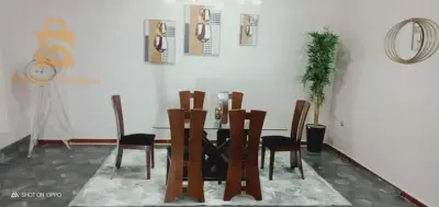 طاولة ذات جودة عالية