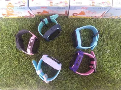 Montre intelligente pour garçon, disponible en 6 couleurs