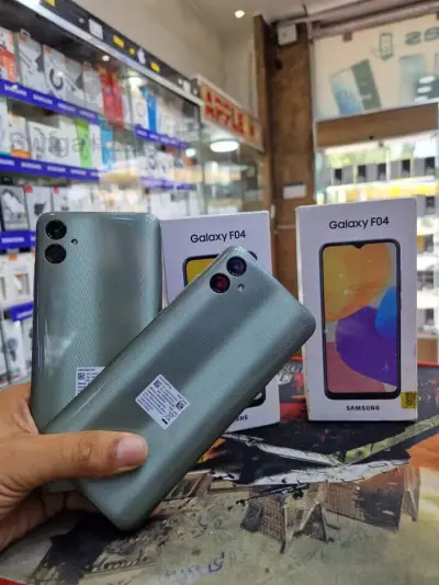 هاتف ذكي Samsung F04