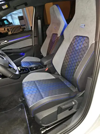 GOLF 8 R20