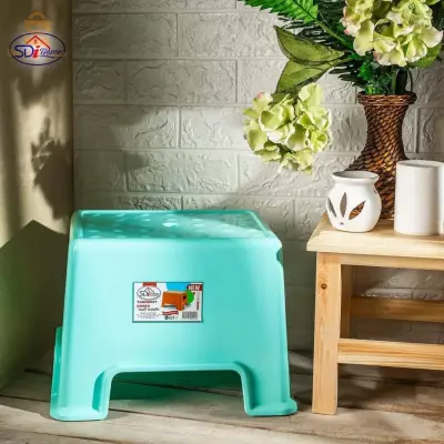 Chaise en plastique