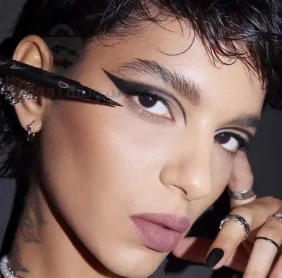 eyeliner