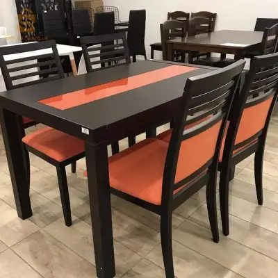 طاولة أكل