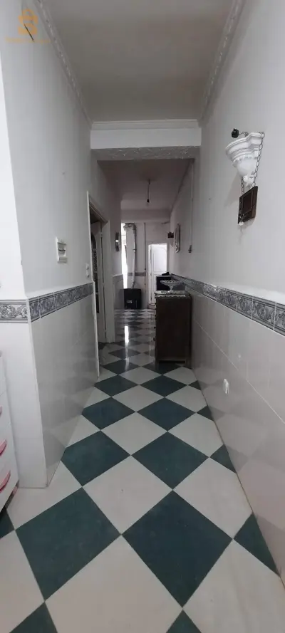 مبنى للبيع