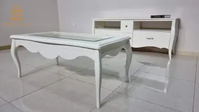 طاولة منخفضة