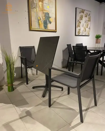 طاولة