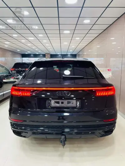 AUDI          Q 8