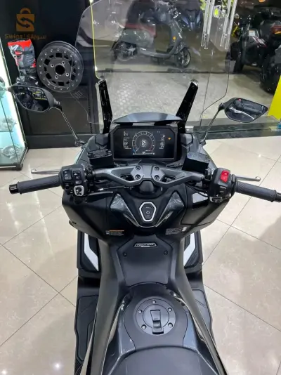 YAMAHA TMAX 560