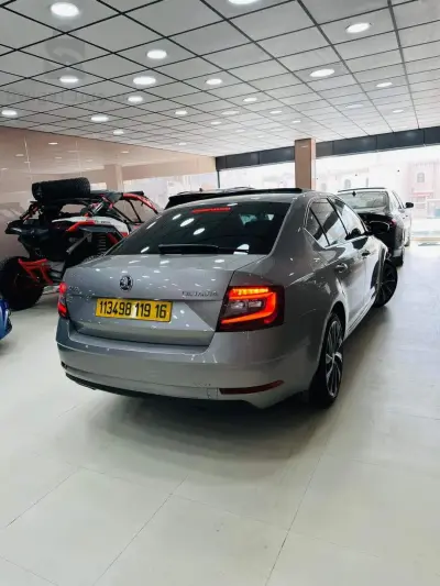 SKODA            OCTAViA