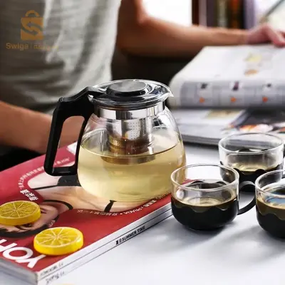 Thire en verre Avec 4 Tasses