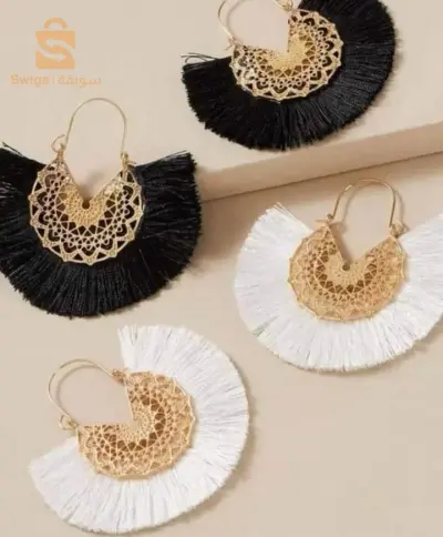 boucle d'oreilles inoxydables disponibles en blanc et en noir