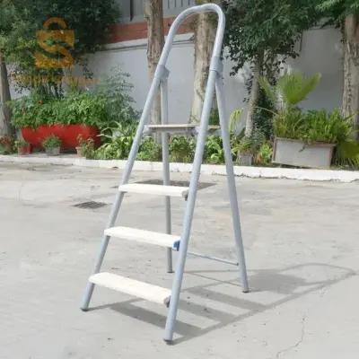 سلم 4 درجات قابل للطي بعدة وضعيات مع تصميم جد مبتكر و متين Echelle 4 Marche Multi-Position Solide Et De Haute Qualité