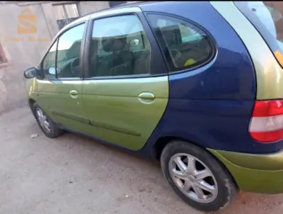 Scénic 1.9 dci est bleu