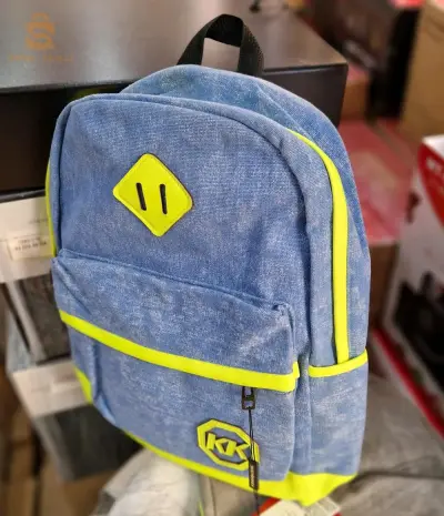 Très bon qualité 
Sac a dos KK Original 
Couleur Blue /gris
Prix💥1800