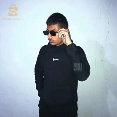 نقدملكم سويت نوعية ممتازة نايك متوفر في الاسود و الابيض