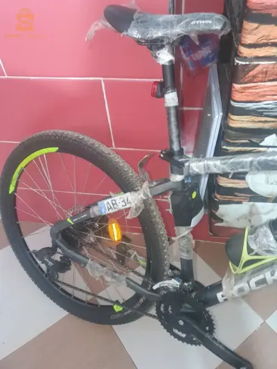 دراجة هوائية من نوع روكرايد هابطة كابة 
 st 520  vélo rockrider