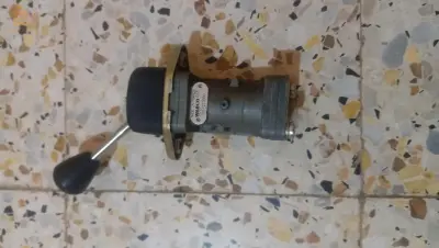 مكبح يدوي