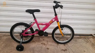 vélo 🚵‍♂️ français 🇨🇵 taille 16 pouce la Marque btwin 🔥 avec stabilisateurs âge[  5-10]  Ans prix 11000 da tlf 0657 44 24 66