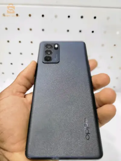 OPPO RENO6 PRO 5G 
128/8
هاتف نظيف جدا 
الهاتف بدون علبة