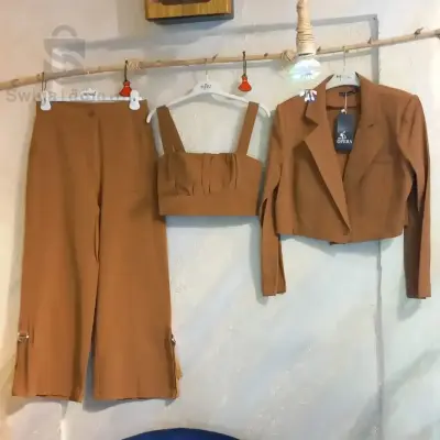 ملابس نسائية