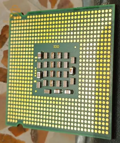 Vend 3 Proceseurs 2 Celeron e1P4
