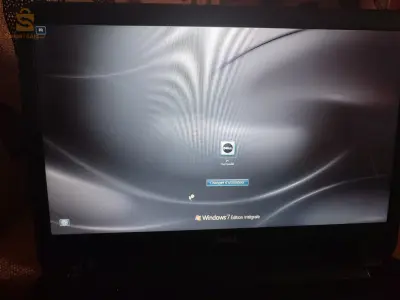 لابتوب مع شاحن