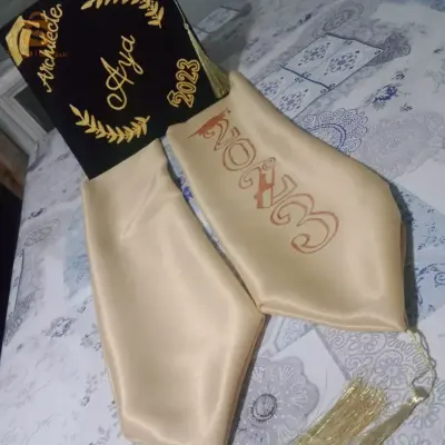 chapeau et écharpe de soutenance