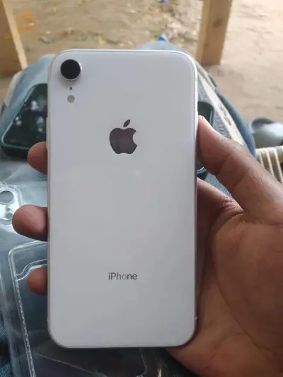 آيفون xr ابيضّ اللون جديد 88 بطارية 64 مساحة تخزين
