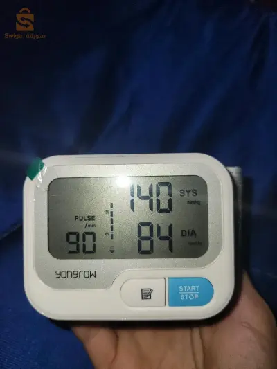 جهاز قياس ضغط الدم الرقمي التلقائي من المعصم