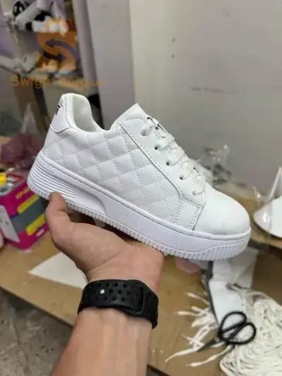 حذاء للنساء