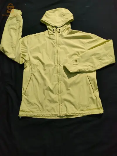 VESTE 10/10 QUECHUA DECATHLON (XL-L) tlabs , Livraison 58 wilaya