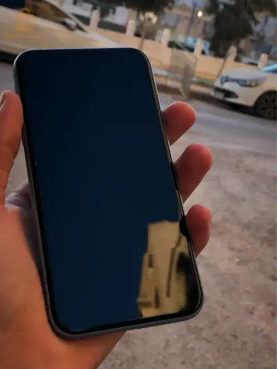 iphone xr 64 gb 
batri 80
kolchi original 
jami mfto7 kolch activ 
mksr 
mosta