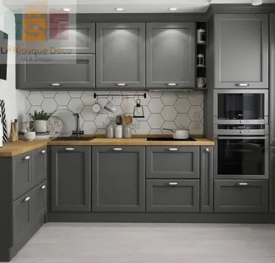 CUISINE MODERNE EN BOIS LAQUÉ