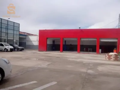شوروم لبيع السيارات