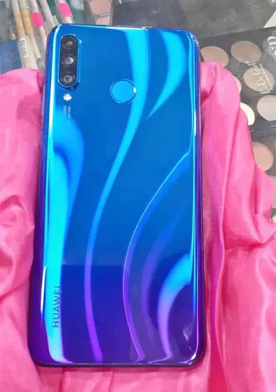 Huawei p30 lite.
128/4
double pus
Avec charge