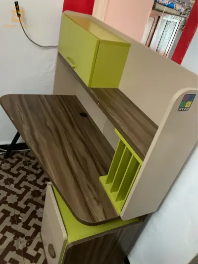 مكتب ذو جودة عالية
