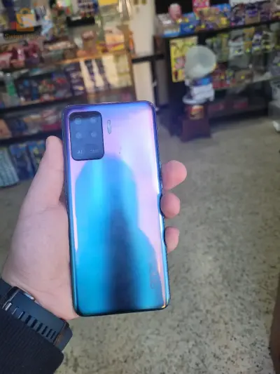 Téléphone portable oppo A94 état 10 sur 10 avec sa boîte et chargeur, kit main, antichoc et incassable