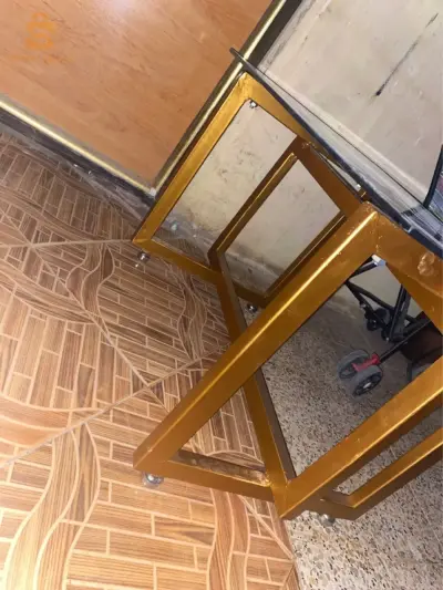 table basse en fer et verre