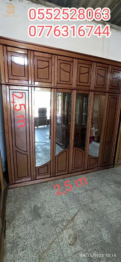 Armoire 12 portes
fabrication en bois rouge premier choix