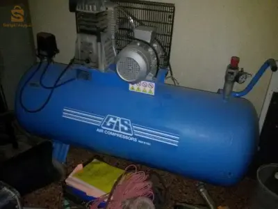 à vendre compresseur de marque italienne GIS..380v...270L