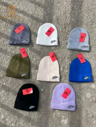 bonnet Lacoste et nike
Trés Bonne qualité
Livraison disponible