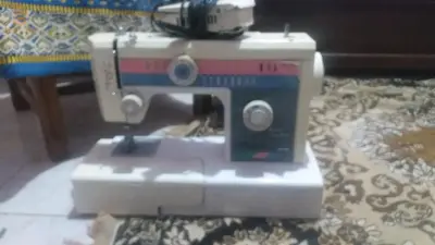 آلة خياطة