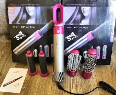 مشط حراري 5 في 1 يحتوي على 5 رؤوس من أجل تصفيف الشعر بطريقة أنيقة وسهلة 
Brosse 5en1 (Soufflante
 , Lissante, Séchoir + 2 Boucleurs)