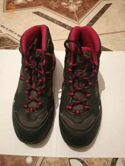 chaussures Decathlon quechua pointure39 neuf jamais utilisé