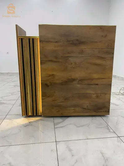 Caisse en bois modern avec les
