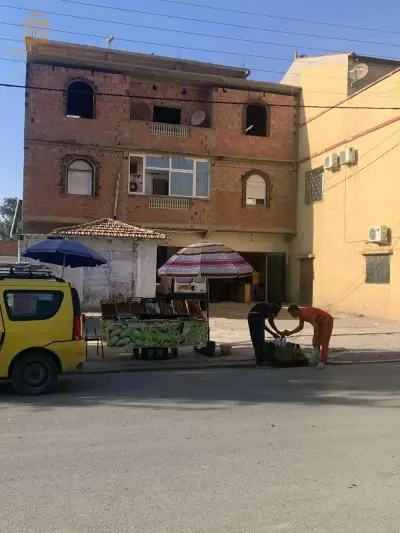 فيلا للبيع فيها زوج قراجات
