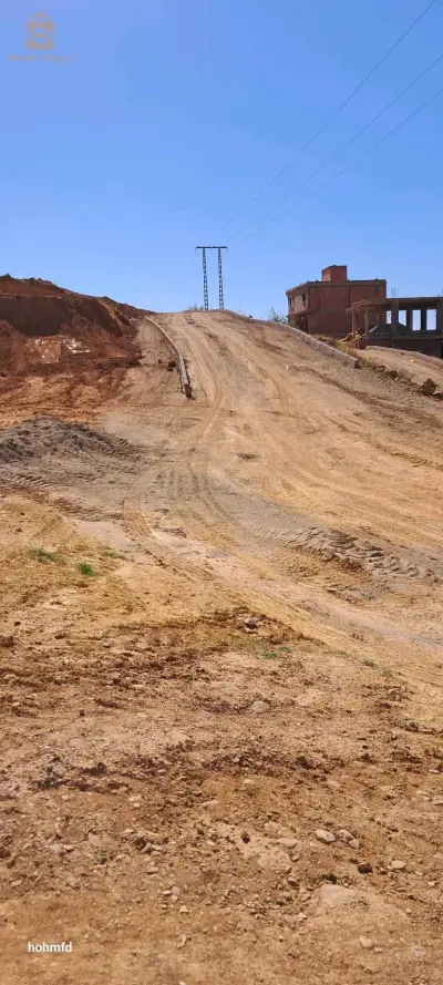بيع قطع ارض بالتجزئة فيها ماء وكهرباء وقنوات صرف الصحي
مع علم فيها وثائق دفتر عقاري بدون وسيط 
150 مليون للار