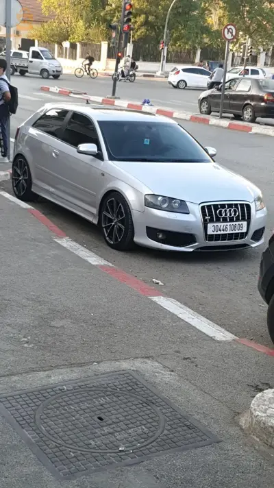 audi s3 8p toute les  optioin marche clim sono bose rabatable quattro koulech khedam machaaalah voiture en excellent état 10/10